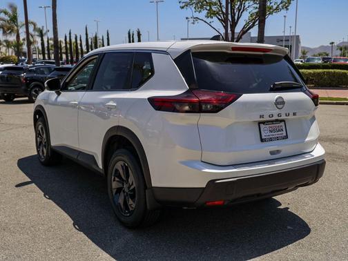 Everest White P 2026 Nissan Rogue SV