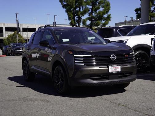 Canyon Bronze M 2026 Nissan Kicks SR