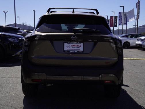 Canyon Bronze M 2026 Nissan Kicks SR