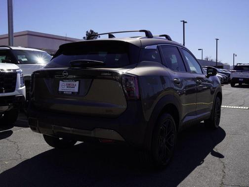 Canyon Bronze M 2026 Nissan Kicks SR