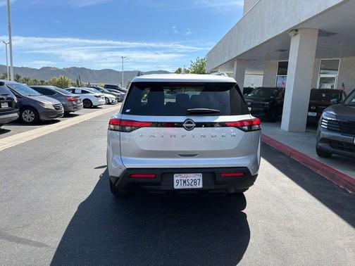 Brilliant Silver Metallic 2025 Nissan Pathfinder SV