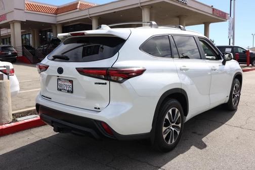 2024 Toyota Highlander Hybrid XLE