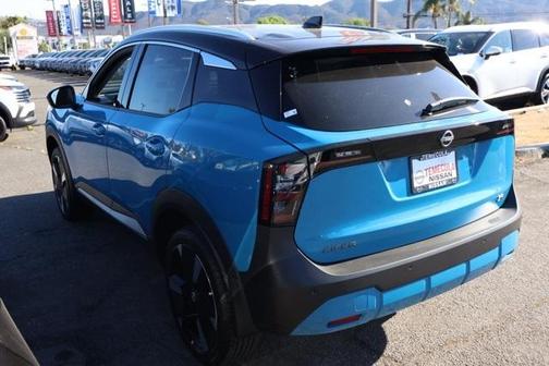 2025 Nissan Kicks SR