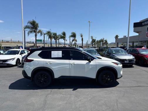 2 Tone White / Black Roof 2023 Nissan Rogue SV