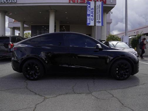 Black 2024 Tesla Model Y Long Range