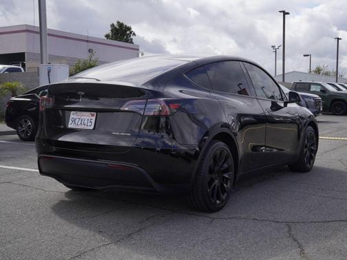 Black 2024 Tesla Model Y Long Range