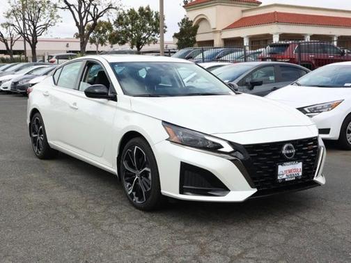 2025 Nissan Altima SR