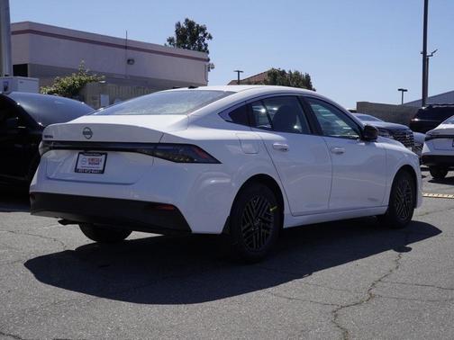 Cloud White 2026 Nissan Sentra SV