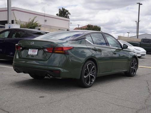 2t Grn Blk Roof 2026 Nissan Altima SR