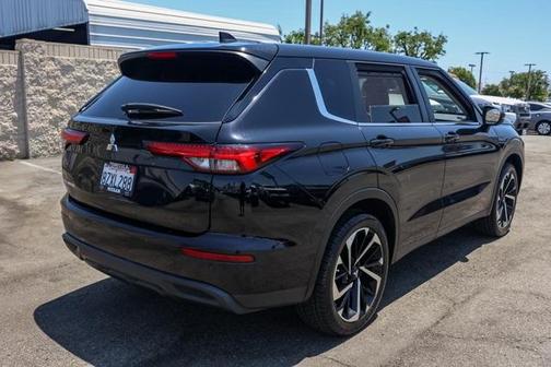 2022 Mitsubishi Outlander ES