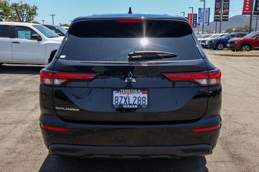 2022 Mitsubishi Outlander ES