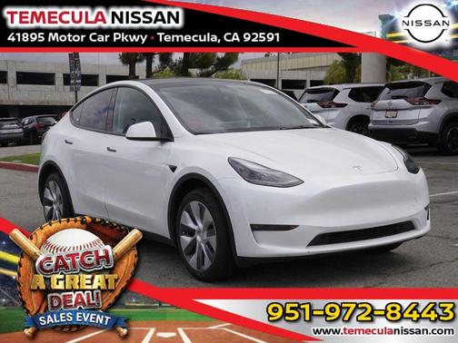 Pearl White Multi 2023 Tesla Model Y Long Range