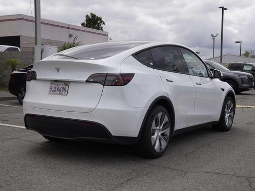 Pearl White Multi 2023 Tesla Model Y Long Range