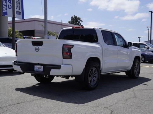 Glacier White 2026 Nissan Frontier SV