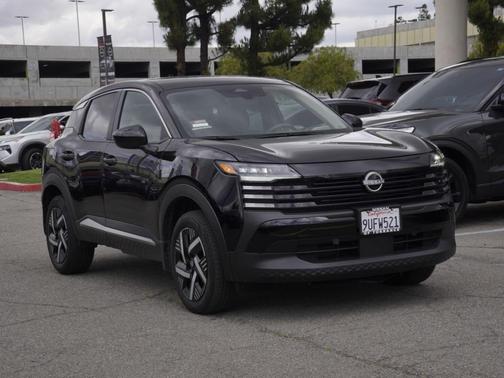 Super Black 2025 Nissan Kicks SV