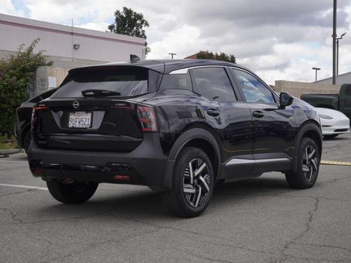 Super Black 2025 Nissan Kicks SV