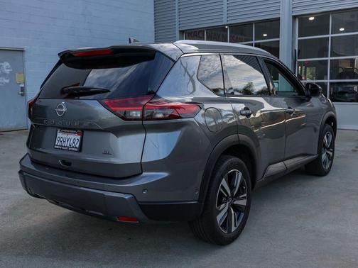 Gun Metallic 2025 Nissan Rogue SL