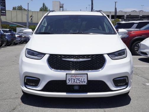 Bright White Clearcoat 2022 Chrysler Pacifica Touring-L