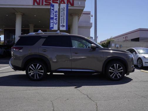 Baja Storm 2023 Nissan Pathfinder Platinum