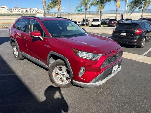 Pearl 2019 Toyota RAV4 XLE