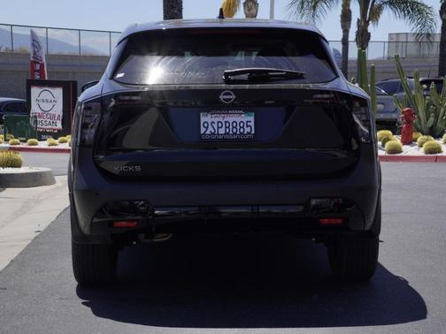 Super Black 2025 Nissan Kicks SV