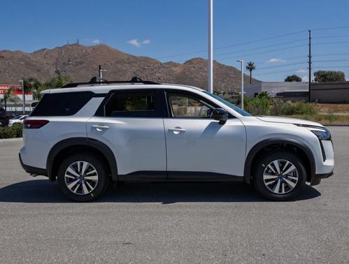 Everest White P 2026 Nissan Pathfinder SL