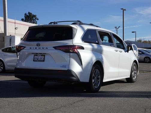 2022 Toyota Sienna XLE