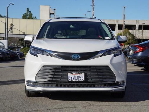 2022 Toyota Sienna XLE
