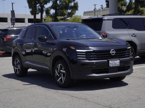 Super Black 2025 Nissan Kicks SV