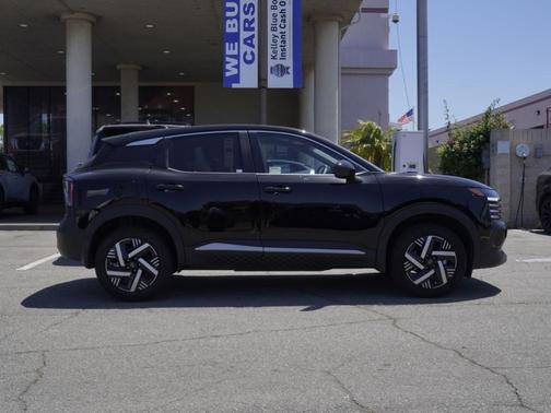 Super Black 2025 Nissan Kicks SV