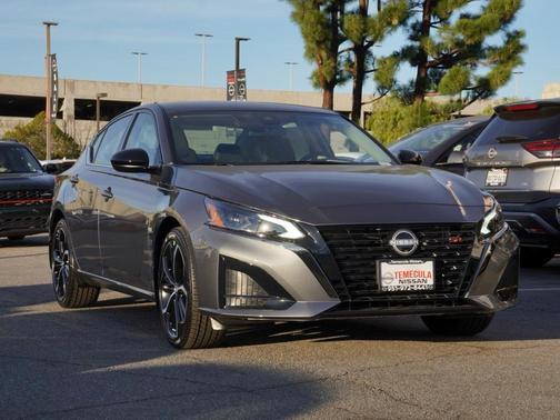 2025 Nissan Altima SR