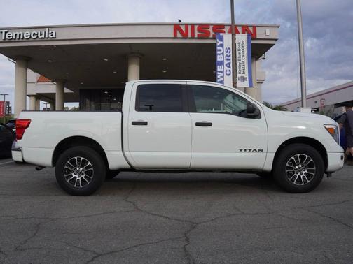 2023 Nissan Titan SV