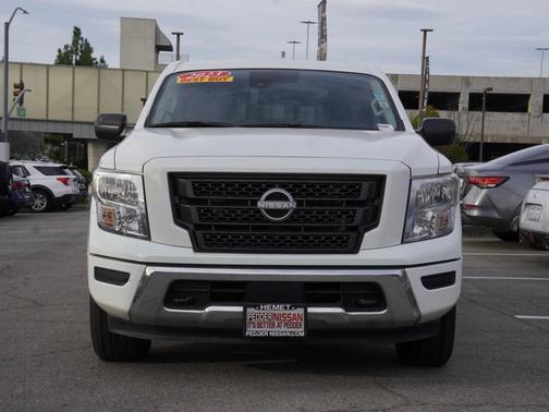 2023 Nissan Titan SV