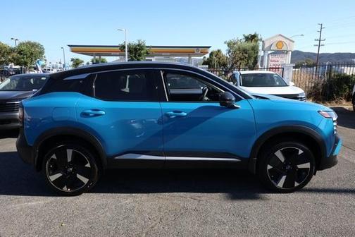 2025 Nissan Kicks SR