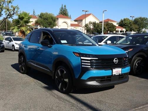 2025 Nissan Kicks SR