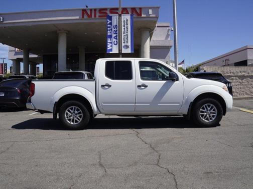 Glacier White 2017 Nissan Frontier SV
