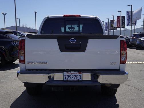 Glacier White 2017 Nissan Frontier SV