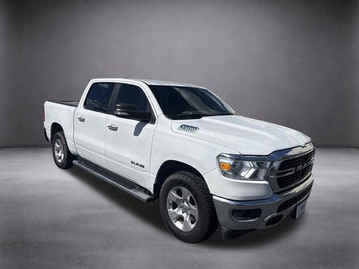 Bright White Clearcoat 2019 RAM 1500 Big Horn