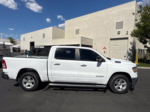 Bright White Clearcoat 2019 RAM 1500 Big Horn
