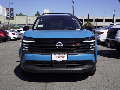 2t Ice Blk Roof 2026 Nissan Kicks SR