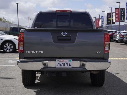 Gun Metallic 2016 Nissan Frontier SV