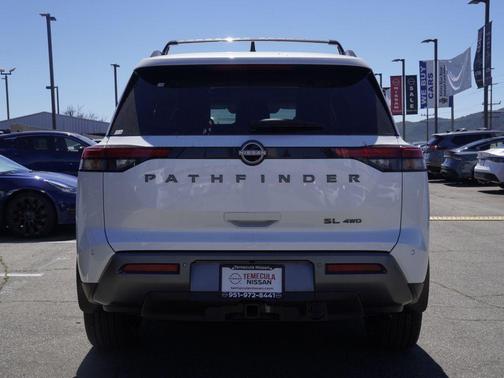 Everest White P 2026 Nissan Pathfinder SL