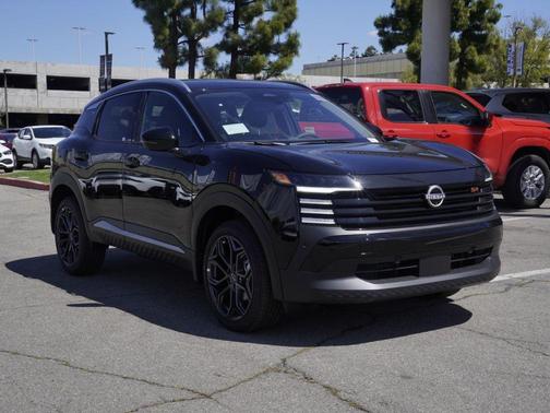 Super Black 2026 Nissan Kicks SR