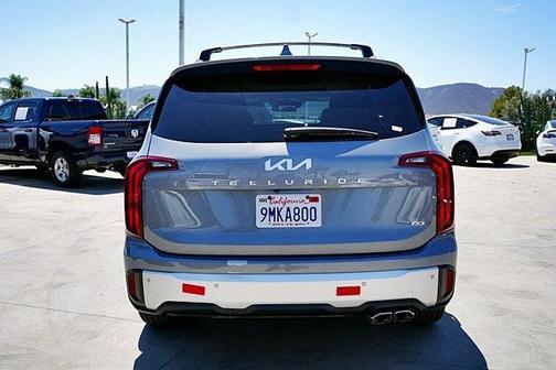 Everlasting Silver 2024 Kia Telluride S