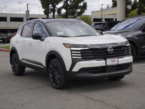 2t Wht Blk Roof 2026 Nissan Kicks SR