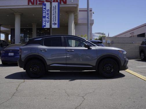 2t Gun Blk Roof 2025 Nissan Kicks SV