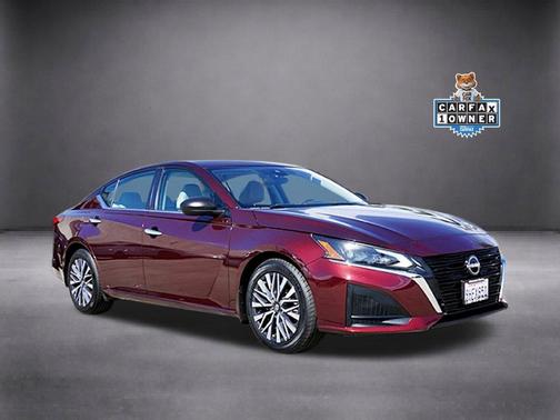 Garnet Pearl Me 2024 Nissan Altima 2.5 SV