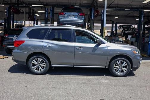 2020 Nissan Pathfinder SL