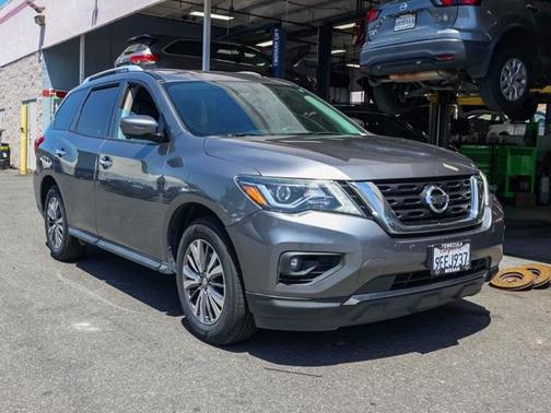 2020 Nissan Pathfinder SL