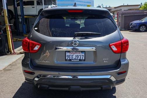 2020 Nissan Pathfinder SL